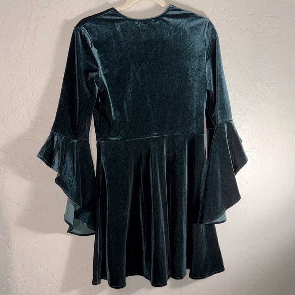 Lulus Wrapped in Luxe Forest Green Velvet Bell Sleeve Skater Dress size medium - Picture 7 of 7